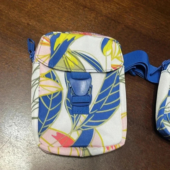 Vera Bradley Reactive Belt Bag Sling Rain Forest Canopy Crossbody Pack - Picture 3 of 4